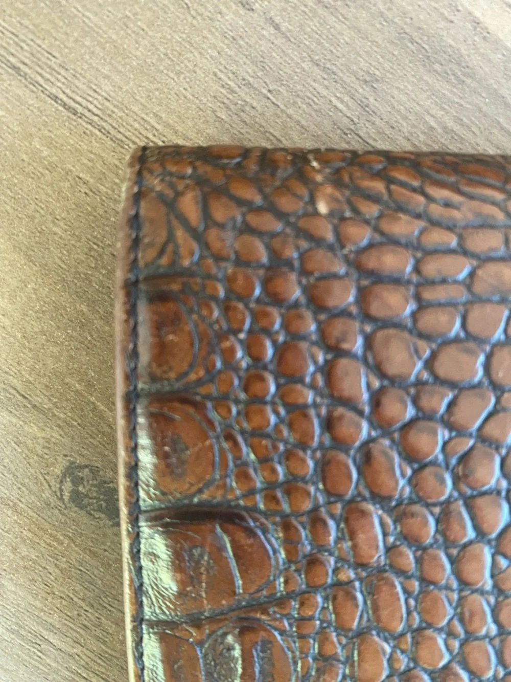 🍀 Brahmin Brown Croc-Embossed Leather Wallet with Chain